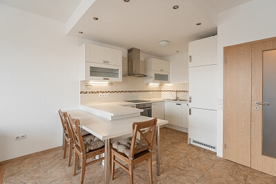 K Červenému vrchu, Vokovice - Prague 6 | Rent, Apartment One-bedroom (2+kk), 68 m²