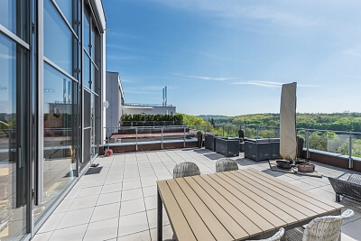 Mezitraťová, Hrdlořezy - Prague 9 | Sale, Apartment Two-bedroom (3+kk), 162 m²