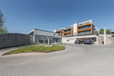 Mezitraťová, Hrdlořezy - Prague 9 | Sale, Apartment Two-bedroom (3+kk), 162 m²