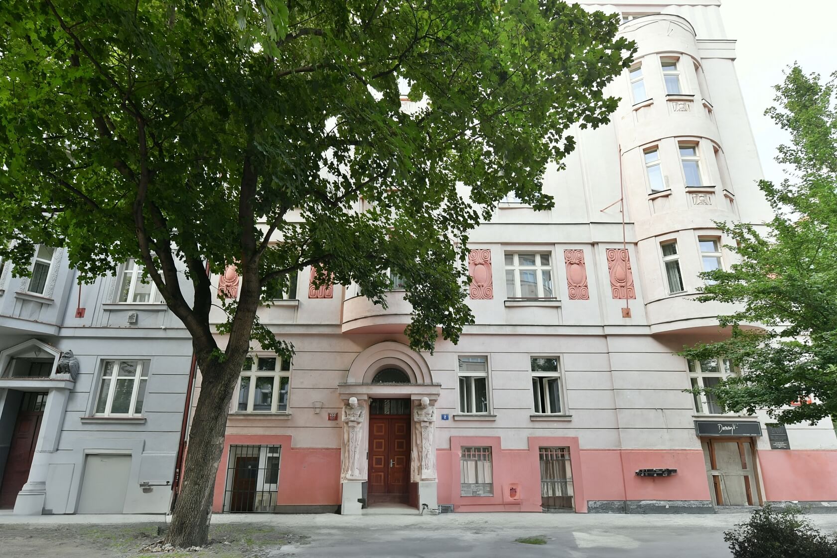 Národní obrany, Bubeneč - Prague 6 | Sale, Apartment One-bedroom (2+kk), 70 m²