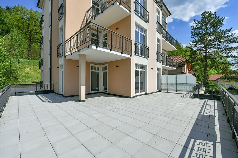 Zeyerova, Mariánské Lázně - Cheb | Sale, Apartment One-bedroom (2+kk), 183 m²