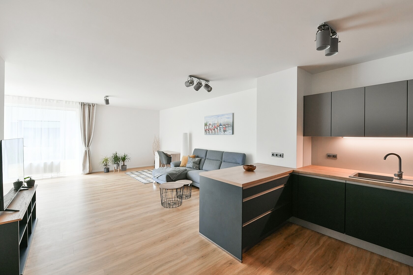Holečkova, Smíchov - Prague 5 | Rent, Apartment One-bedroom (2+kk), 80 m²