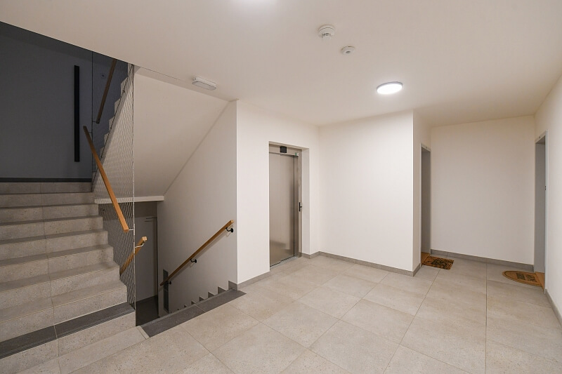 Holečkova, Smíchov - Praha 5 | Pronájem, Byt 2+kk, 80 m²