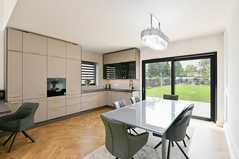 Pražská, Máslovice - Praha-východ | Sale, House Four-bedroom (5+kk), 218 m²