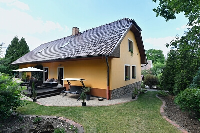 Křížkový Újezdec - Praha-východ | Sale, House Six-bedroom (7+kk), 408 m²