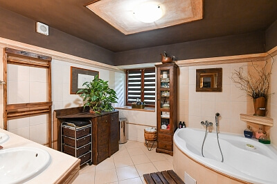 Křížkový Újezdec - Praha-východ | Sale, House Six-bedroom (7+kk), 408 m²