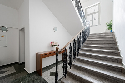 Na Kozačce, Vinohrady - Prague 2 | Rent, Apartment One-bedroom (2+1), 124 m²