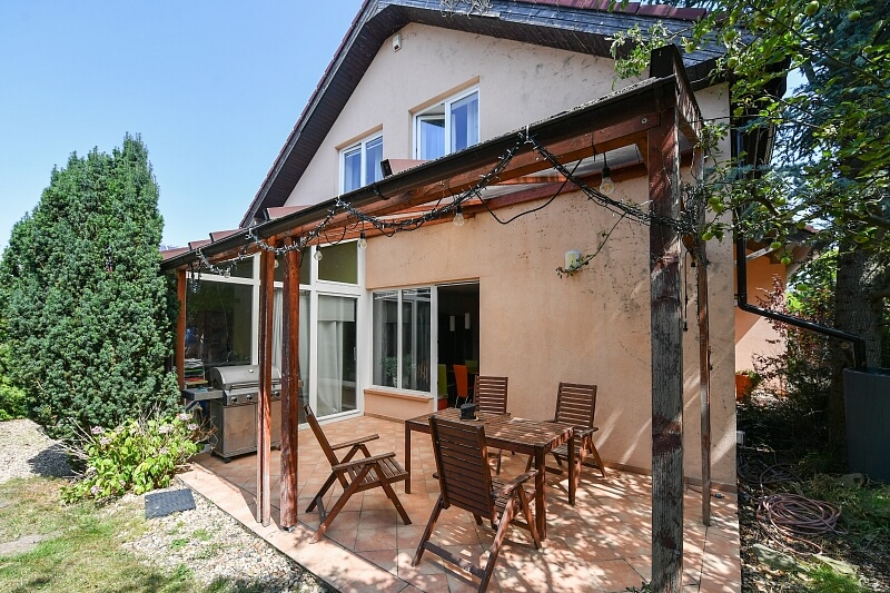 Keltská, Statenice - Praha-západ | Pronájem, Rodinný dům 6+kk, 280 m²