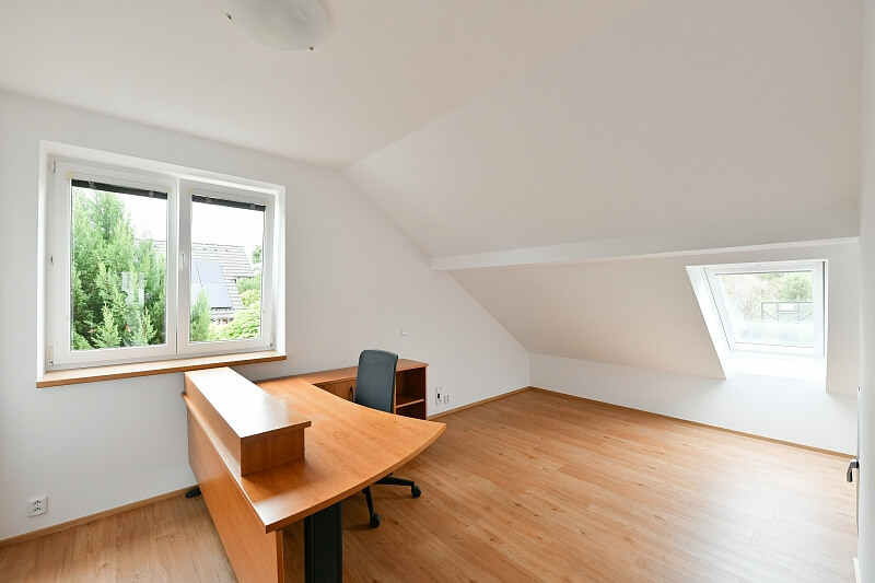 Keltská, Statenice - Praha-západ | Rent, House Five-bedroom (6+kk), 280 m²