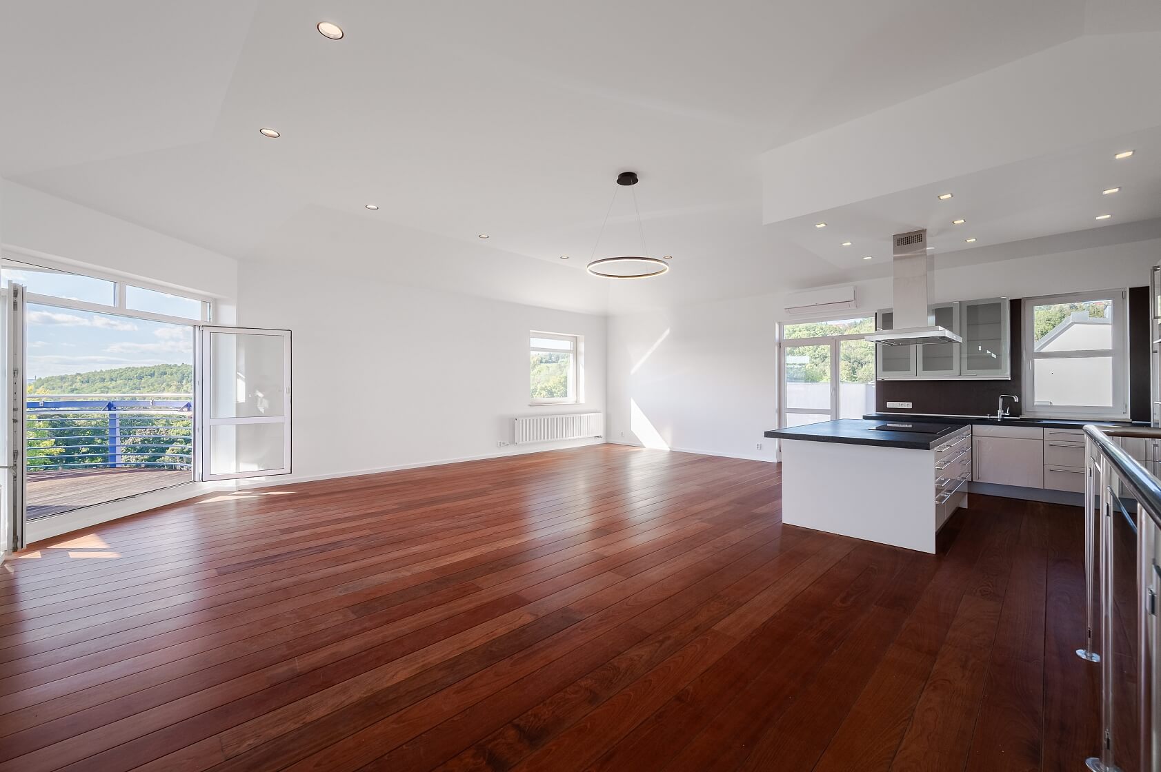 Nepilova, Vysočany - Prague 9 | Sale, Apartment Four-bedroom (5+kk), 257 m²