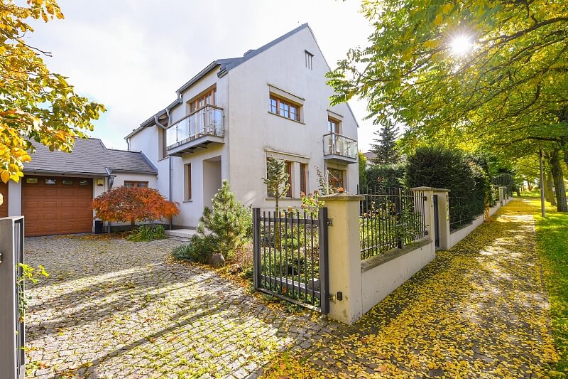 Chotěbuzská, Benice - Prague 10 | Sale, House Four-bedroom (5+kk), 248 m²