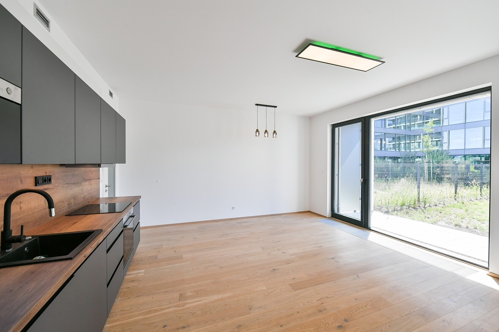 Sokolova, Karlín - Prague 8 | Sale, Apartment One-bedroom (2+kk), 92 m²
