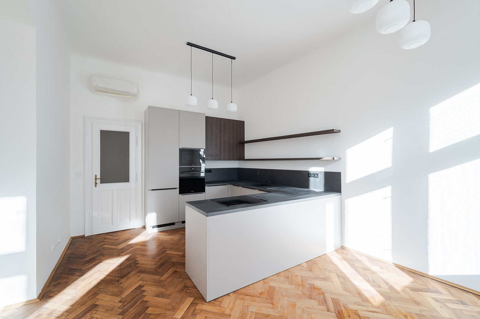 Na ostrůvku, Nusle - Prague 4 | Rent, Apartment Two-bedroom (3+kk), 101 m²