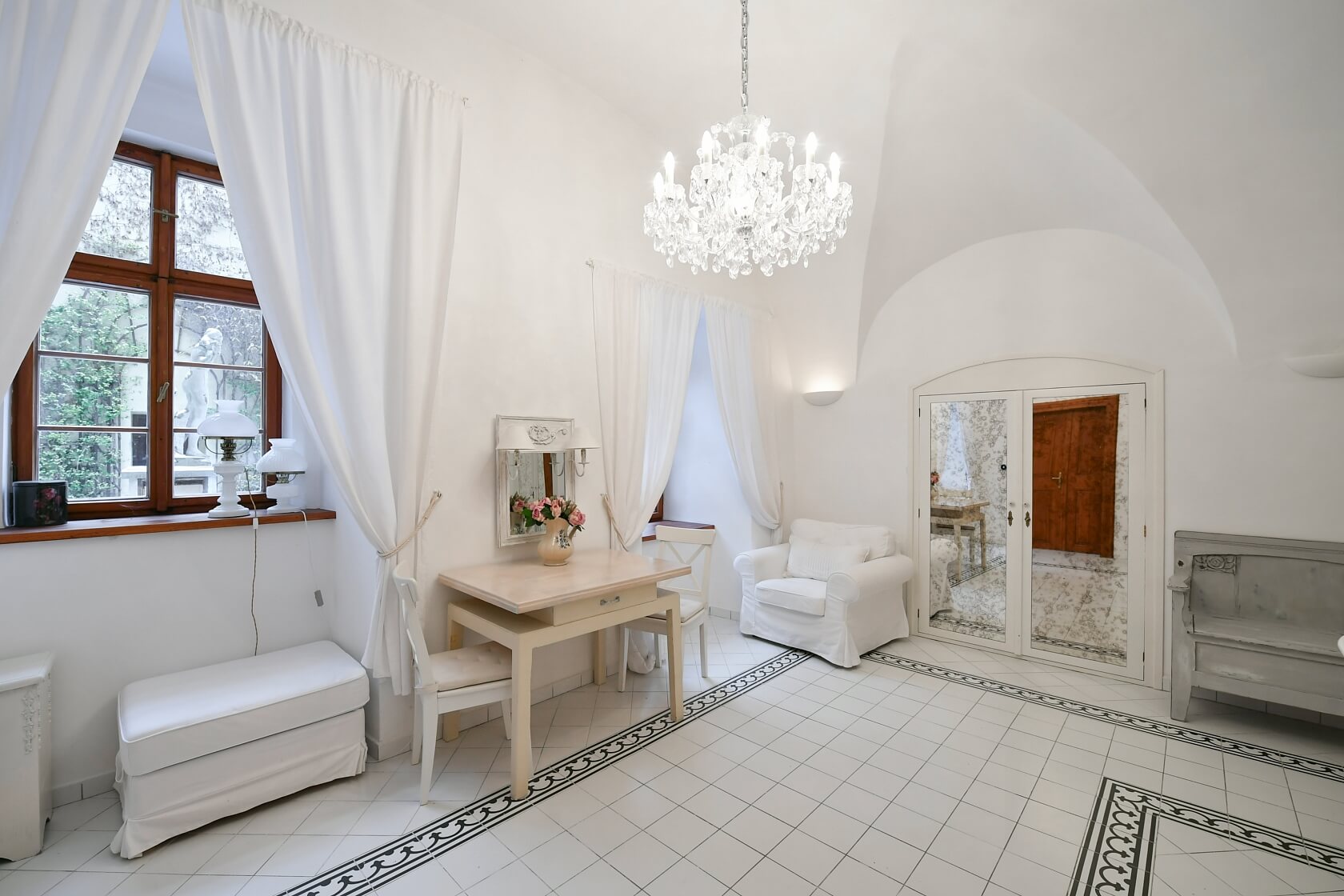 Valdštejnské náměstí, Malá Strana - Prague 1 | Rent, Apartment Studio (1+1), 60 m²