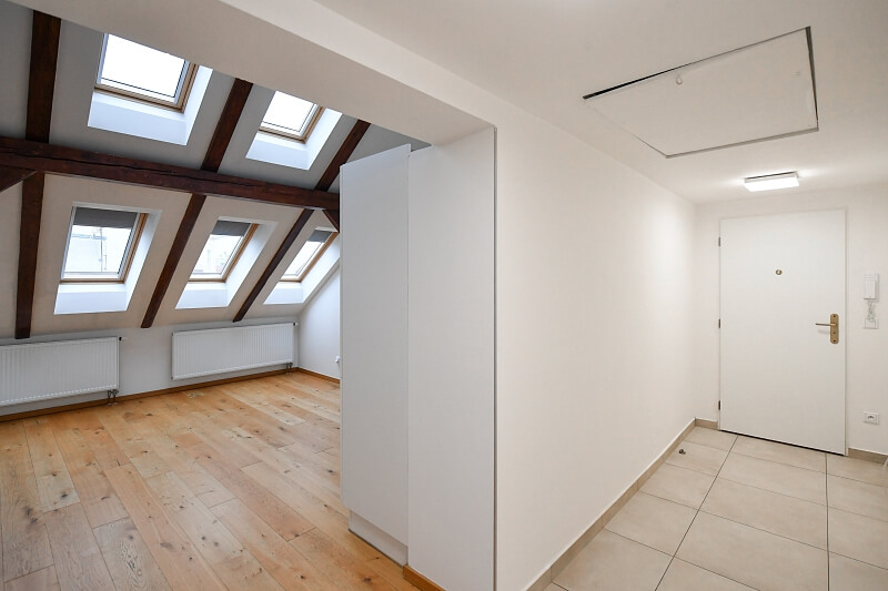 Na Zderaze, Nové Město - Prague 2 | Sale, Apartment One-bedroom (2+kk), 49 m²