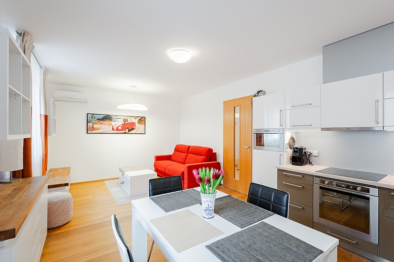 Staropramenná, Smíchov - Prague 5 | Rent, Apartment One-bedroom (2+kk), 59 m²