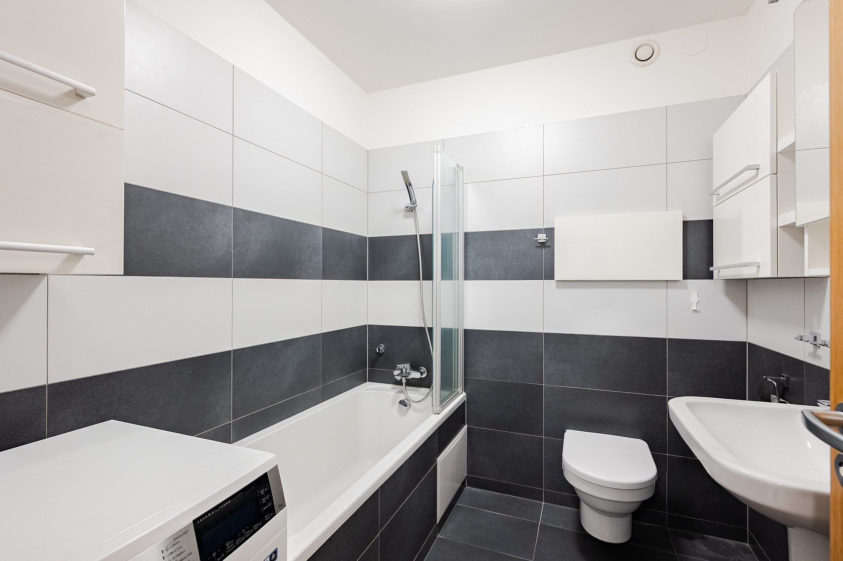 Staropramenná, Smíchov - Prague 5 | Rent, Apartment One-bedroom (2+kk), 59 m²