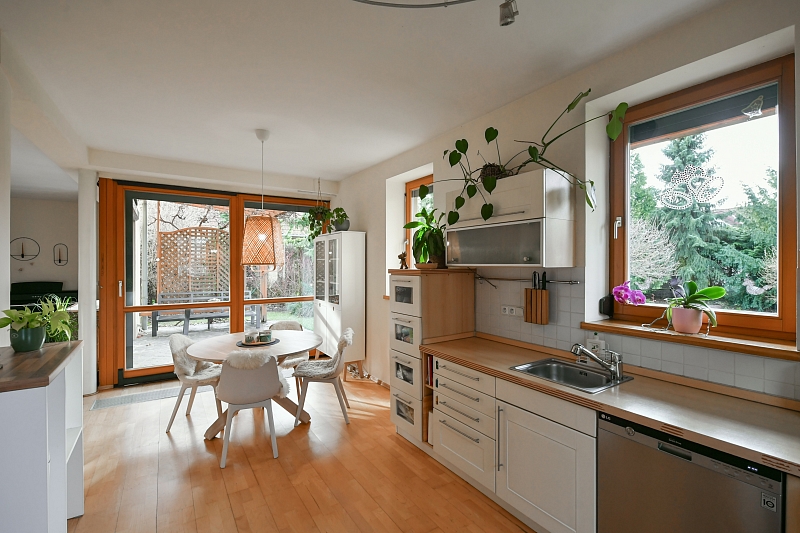 Javorová, Sulice - Praha-východ | Rent, House Three-bedroom (4+1), 162 m²