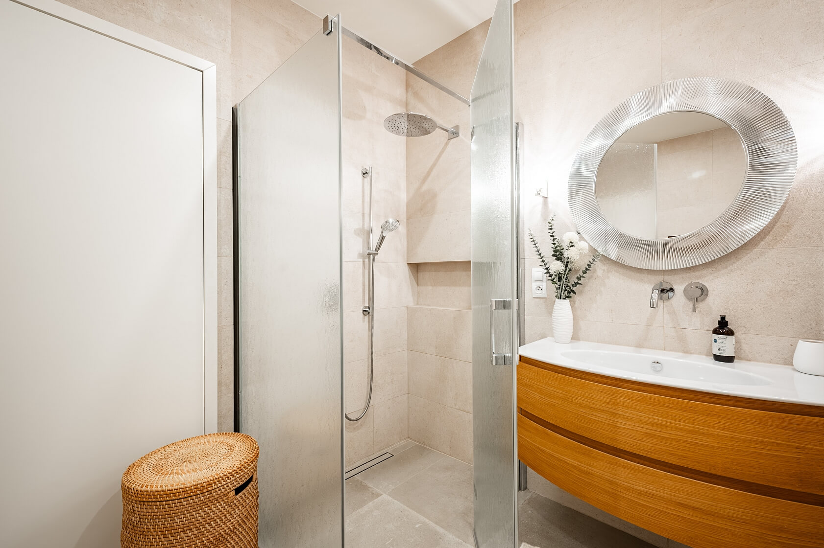 Šmeralova, Bubeneč - Prague 7 | Rent, Apartment Two-bedroom (3+kk), 111 m²