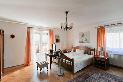 Pod Martinem, Řepy - Prague 6 | Rent, House Four-bedroom (5+kk), 250 m²