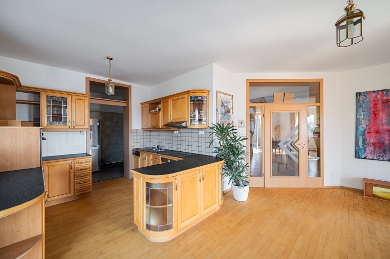 Školní, Mukařov - Praha-východ | Sale, House Four-bedroom (5+kk), 270 m²