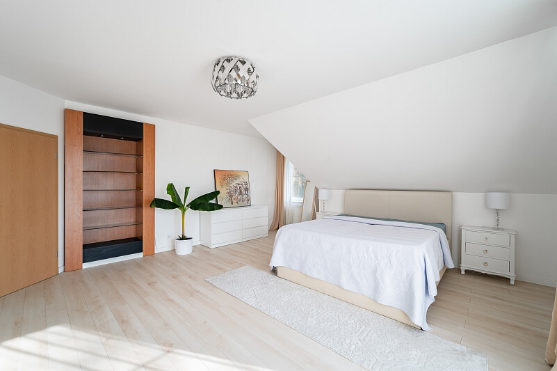 Školní, Mukařov - Praha-východ | Sale, House Four-bedroom (5+kk), 270 m²