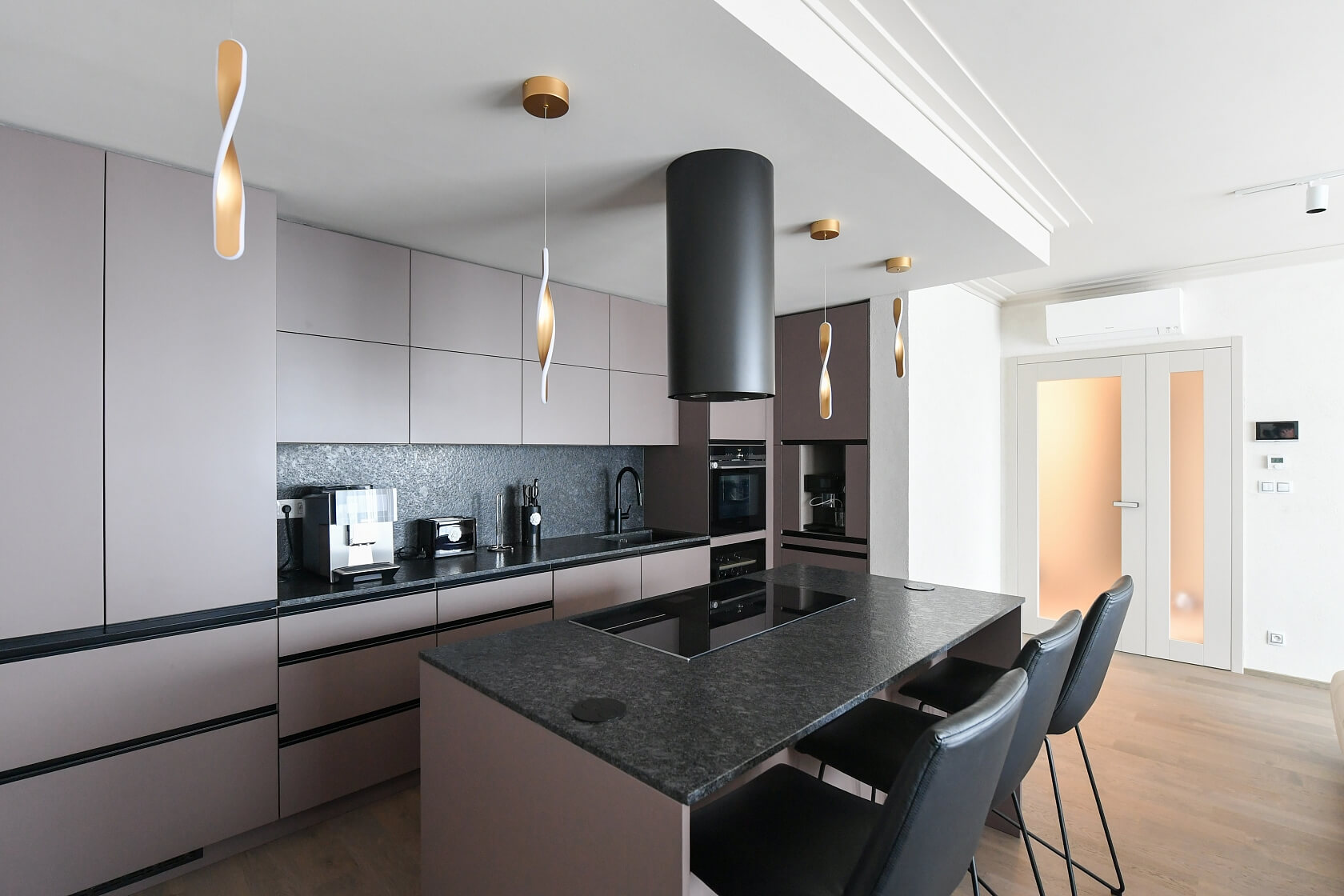 Lučištníků, Radlice - Prague 5 | Sale, Apartment One-bedroom (2+kk), 106 m²