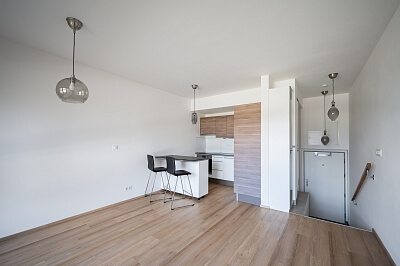 Mezitraťová, Hrdlořezy - Prague 9 | Rent, Apartment One-bedroom (2+kk), 53 m²