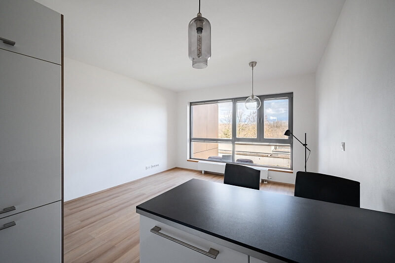 Mezitraťová, Hrdlořezy - Praha 9 | Pronájem, Byt 2+kk, 53 m²