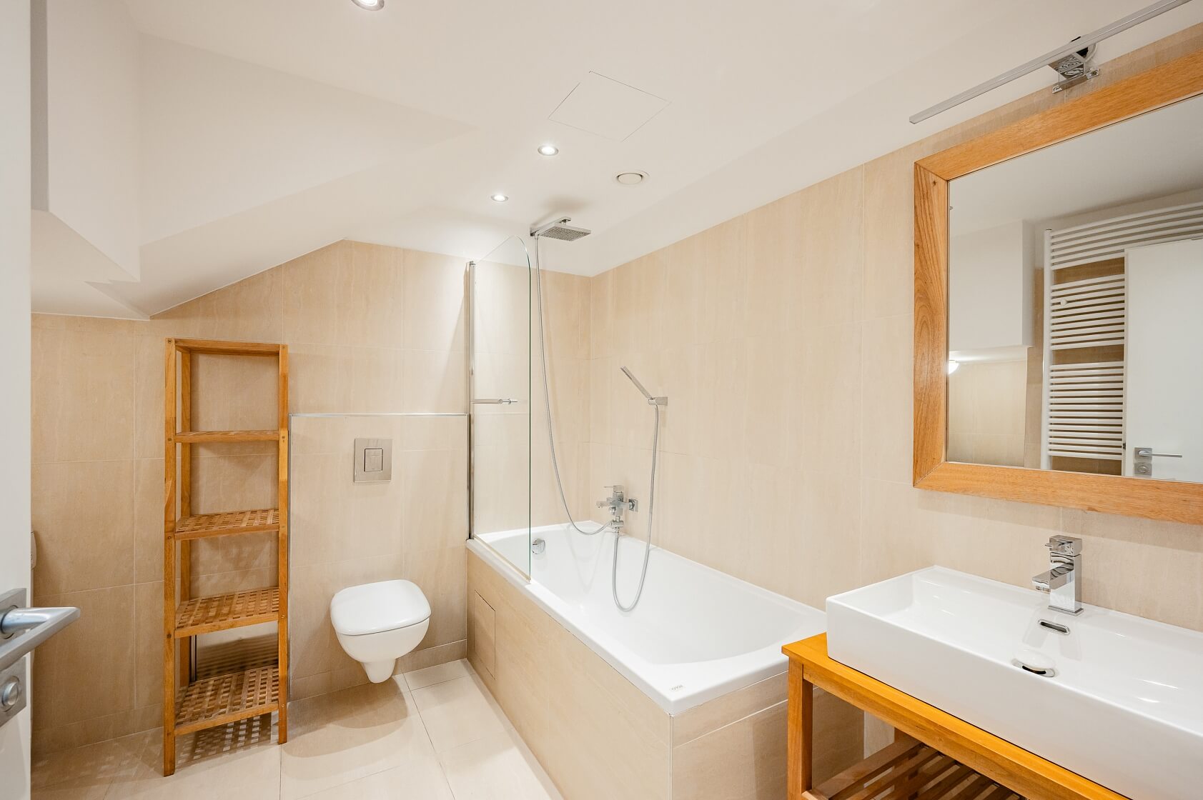 Mezitraťová, Hrdlořezy - Praha 9 | Pronájem, Byt 2+kk, 53 m²