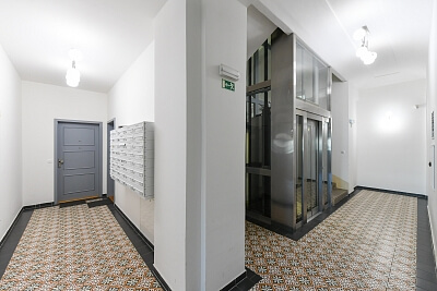 Žižkovo náměstí, Žižkov - Prague 3 | Rent, Apartment One-bedroom (2+kk), 61 m²