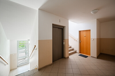Laudonova, Štěrboholy - Prague 10 | Sale, Apartment One-bedroom (2+kk), 63 m²