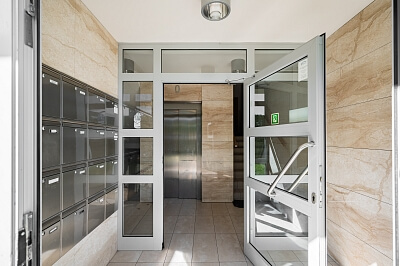 Laudonova, Štěrboholy - Prague 10 | Sale, Apartment One-bedroom (2+kk), 63 m²