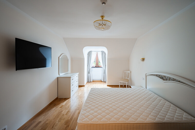 Divadelní náměstí, Karlovy Vary - Karlovy Vary | Sale, Apartment Two-bedroom (3+kk), 137 m²