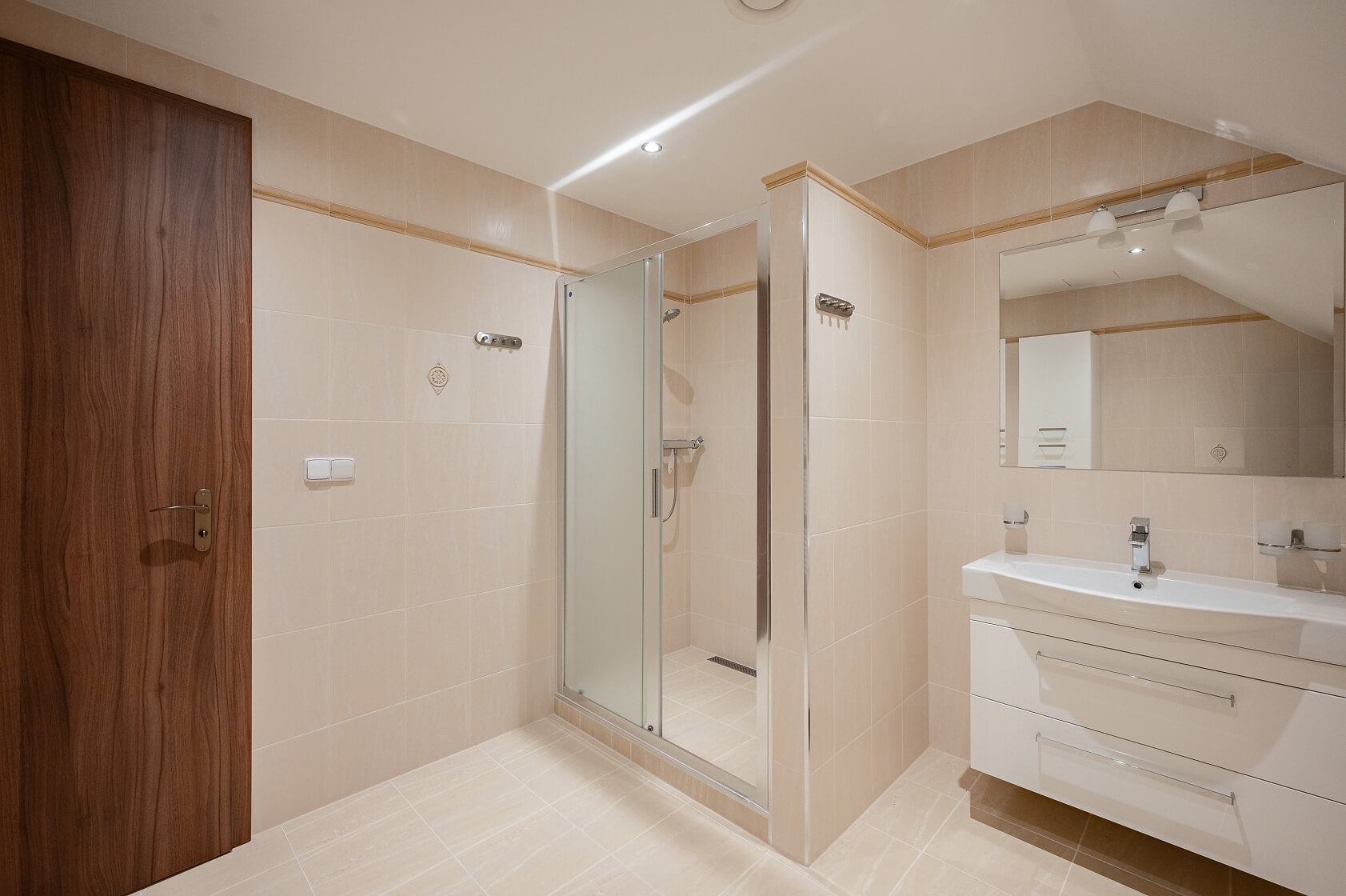 Divadelní náměstí, Karlovy Vary - Karlovy Vary | Sale, Apartment Two-bedroom (3+kk), 137 m²