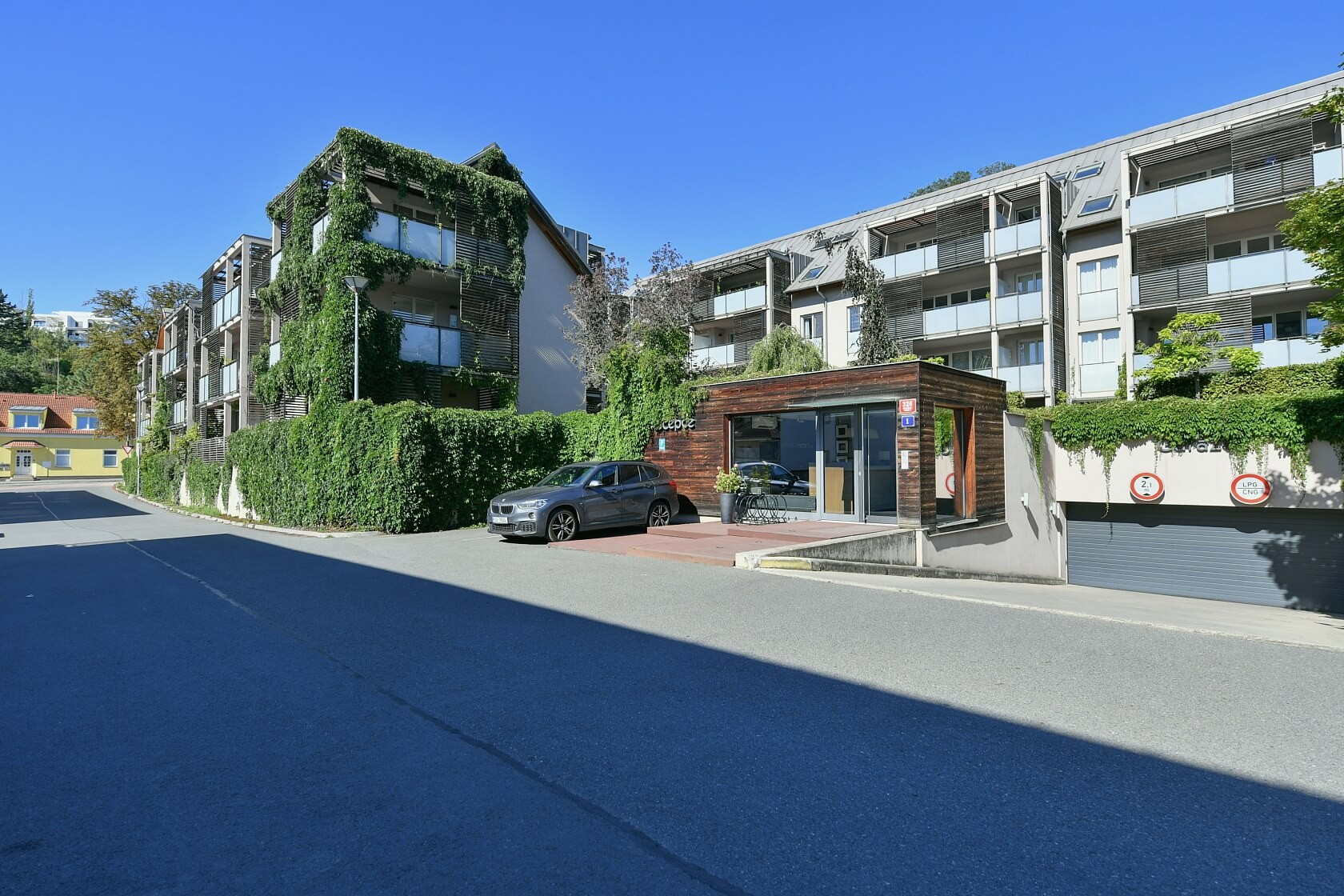 Mezilehlá, Hrdlořezy - Praha 9 | Pronájem, Byt 2+kk, 103 m²