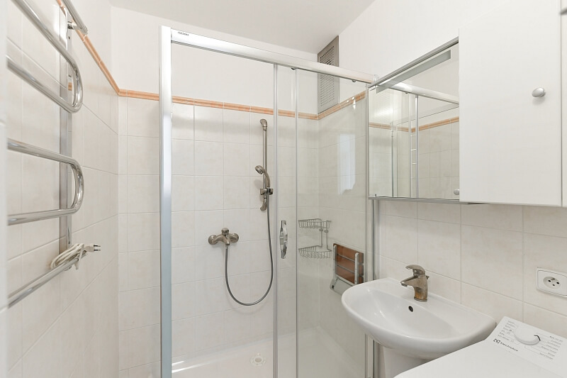 Na Topolce, Nusle - Prague 4 | Rent, Apartment One-bedroom (2+1), 80 m²