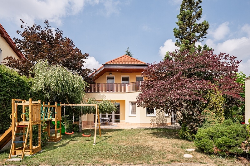 Přední, Zvole - Praha-západ | Sale, House Five-bedroom (6+kk), 268 m²