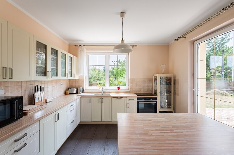 U Lesíka, Nová Ves - Praha-východ | Sale, House Four-bedroom (5+kk), 236 m²
