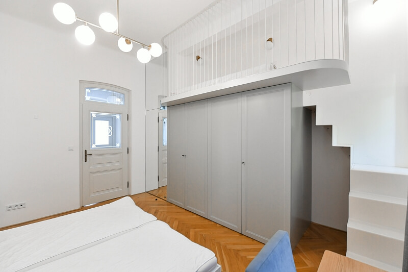 Varšavská, Vinohrady - Prague 2 | Rent, Apartment One-bedroom (2+kk), 50 m²