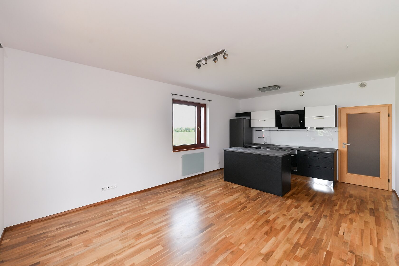 V Bytovkách, Uhříněves - Prague 10 | Rent, Apartment One-bedroom (2+kk), 89 m²