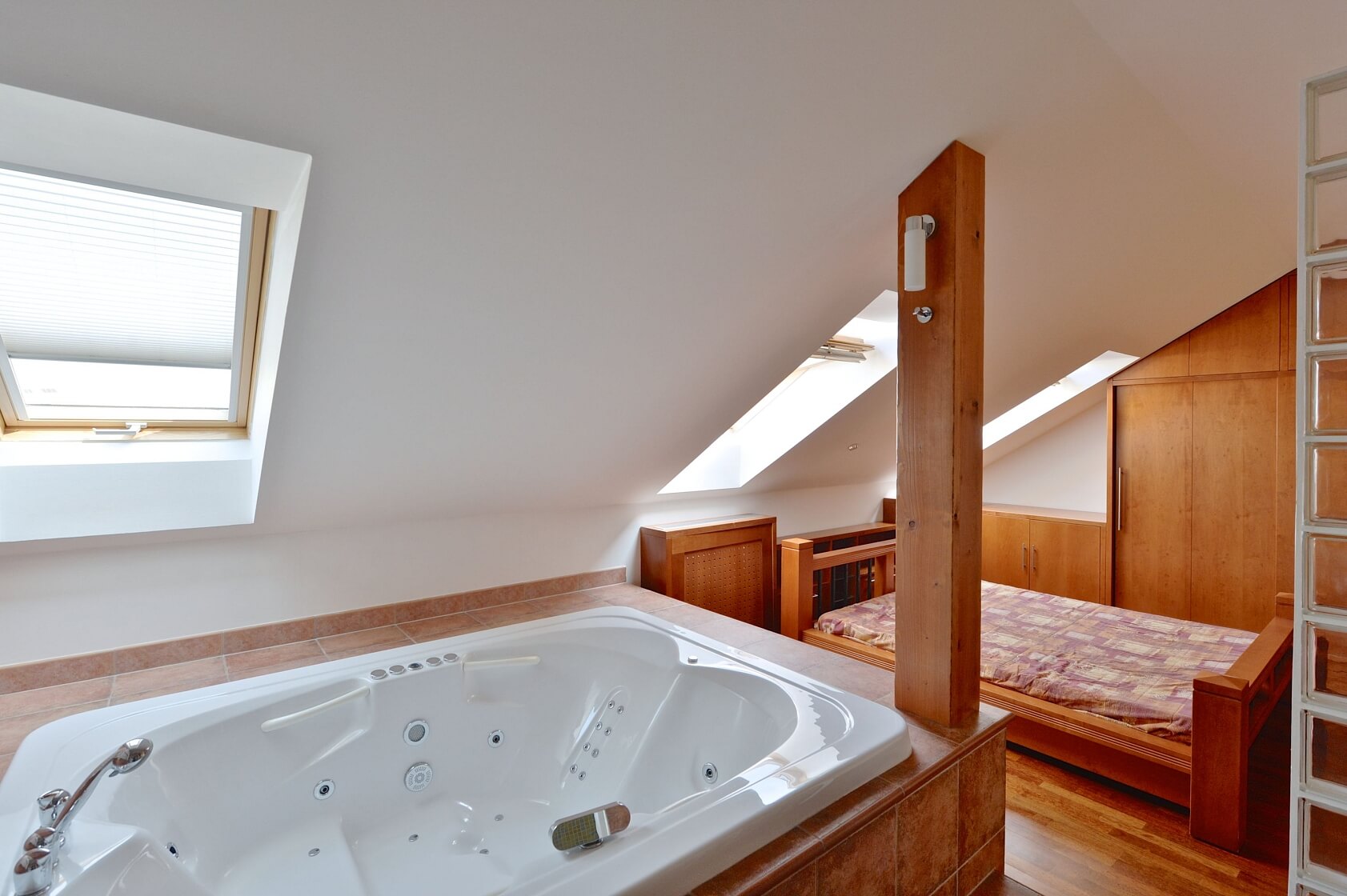 Londýnská, Vinohrady - Prague 2 | Rent, Apartment One-bedroom (2+kk), 250 m²