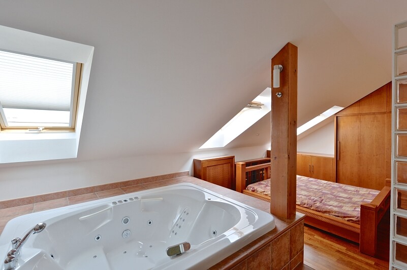 Londýnská, Vinohrady - Prague 2 | Rent, Apartment One-bedroom (2+kk), 250 m²