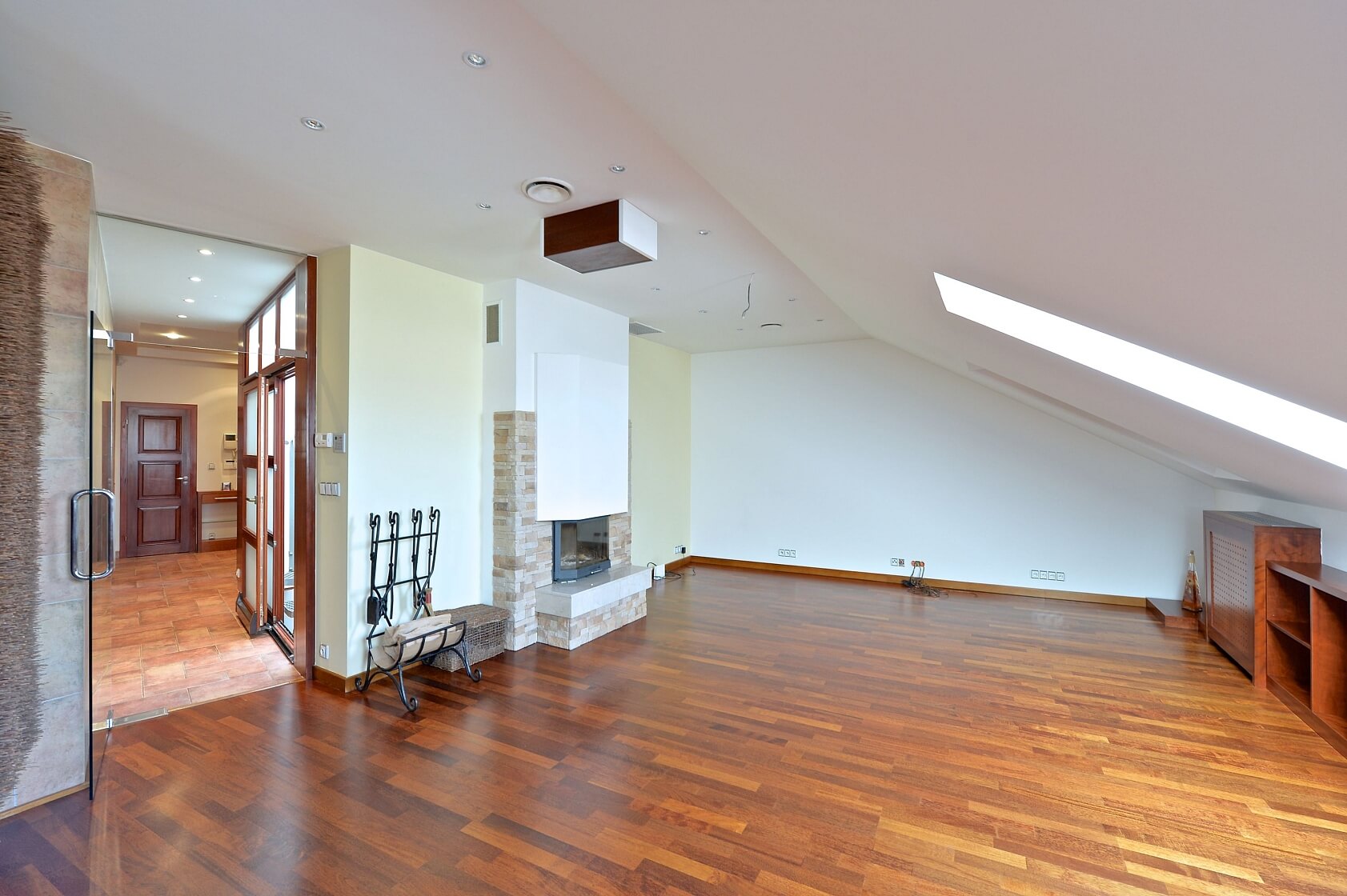 Londýnská, Vinohrady - Prague 2 | Rent, Apartment One-bedroom (2+kk), 250 m²