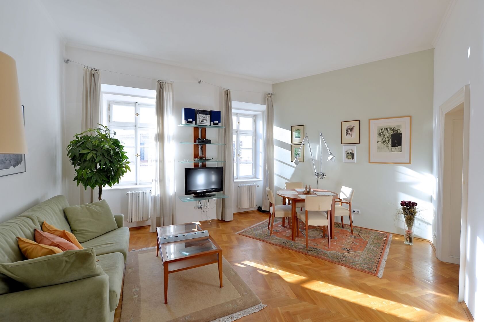 Vlašská, Malá Strana - Praha 1 | Pronájem, Byt 2+kk, 56 m²