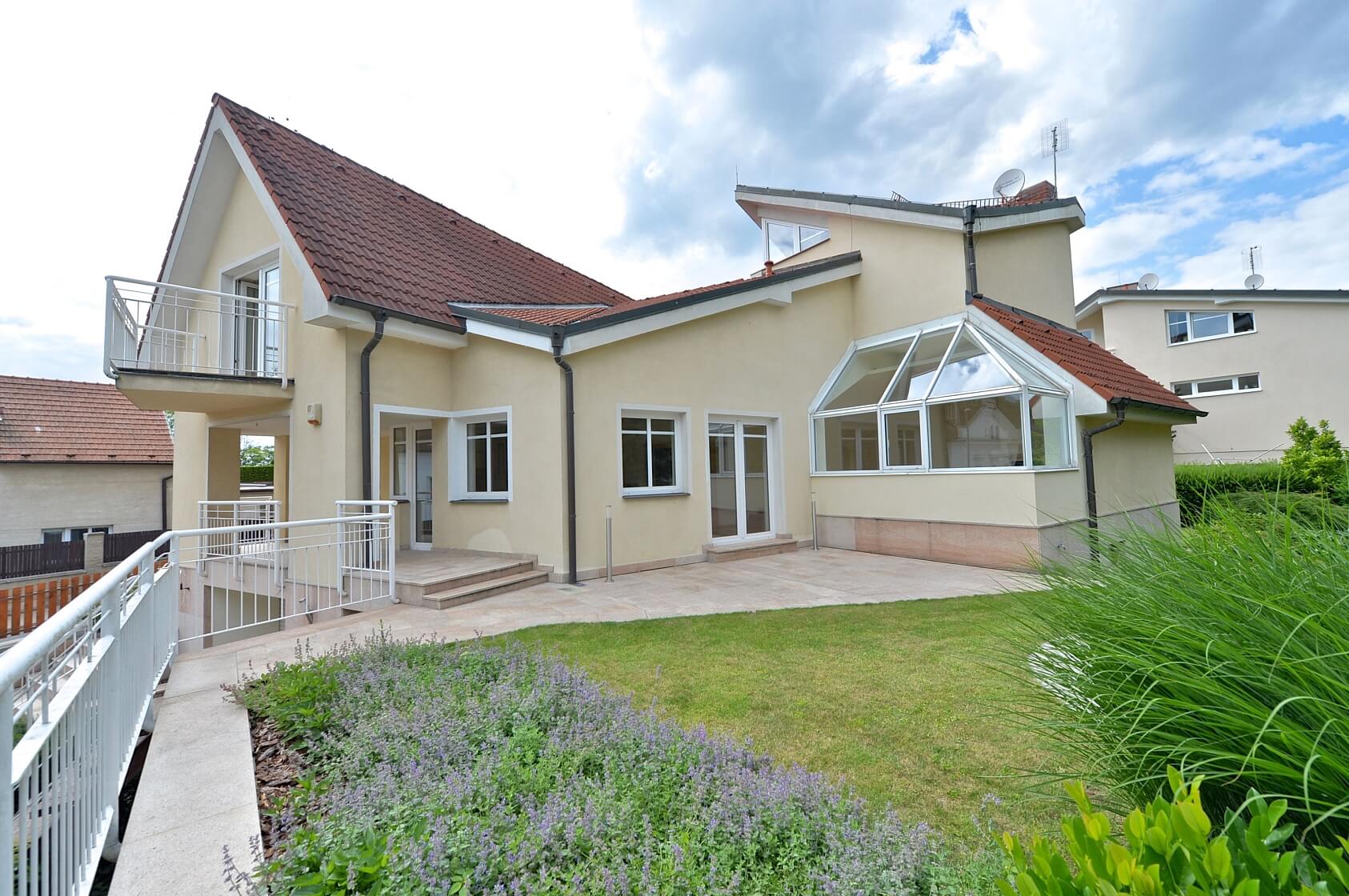 Školní, Průhonice - Praha-západ | Pronájem, Rodinný dům 6+1, 280 m²