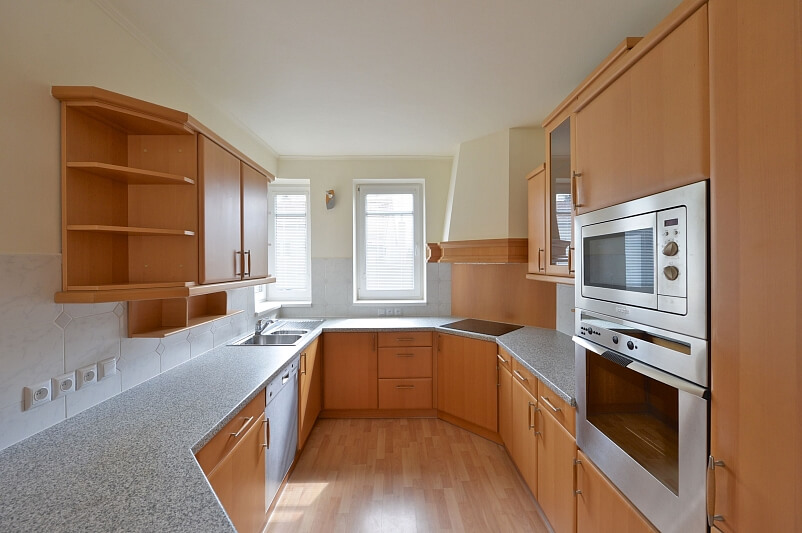Školní, Průhonice - Praha-západ | Rent, House Five-bedroom (6+1), 280 m²