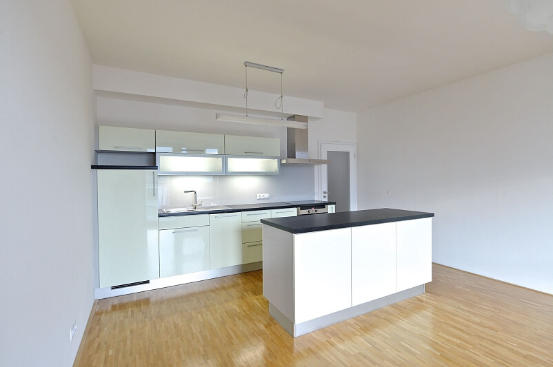 U Uranie, Holešovice - Praha 7 | Pronájem, Byt 2+kk, 71 m²