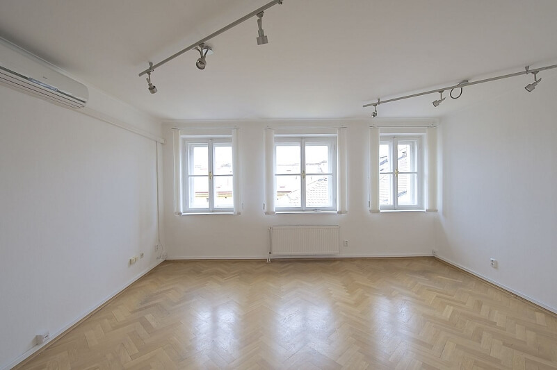 Všehrdova, Malá Strana - Praha 1 | Pronájem, Byt 2+kk, 79 m²