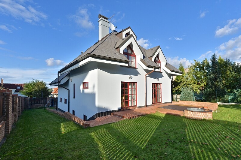 Spořická, Dolní Chabry - Prague 8 | Rent, House Four-bedroom (5+1), 250 m²